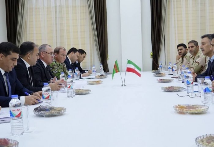 Туркменистан и Иран обсудили упрощение выдачи виз для водителей грузовиков