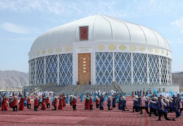 Türkmenistanyň Prezidenti Balkan welaýatynda “Türkmeniň ak öýi” binasyny açdy Türkmenistanyň Prezidenti Balkan welaýatynda “Türkmeniň ak öýi” binasyny açdy