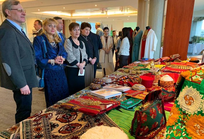 Turkmen Brand AÝM Showcased Its Handicraft Products in Paris