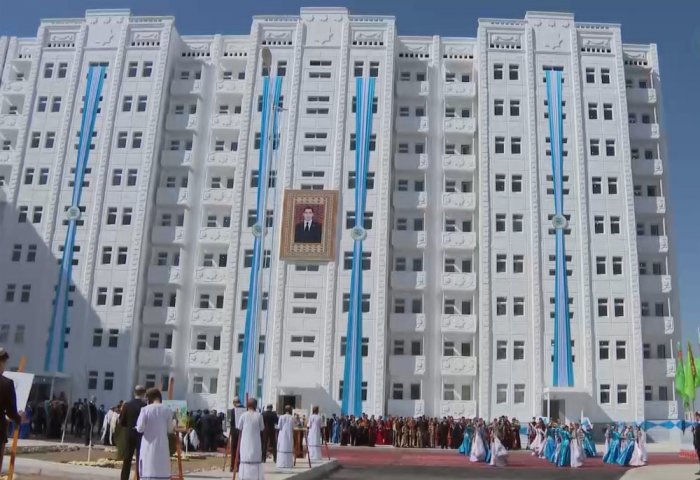 New Apartment Building Opens in Parahat 7 Complex New Apartment Building Opens in Parahat 7 Complex