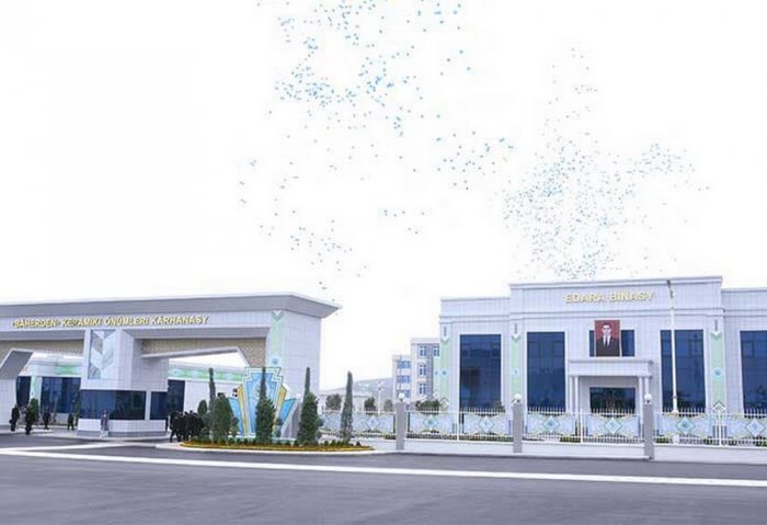 Türkmenistanyň Prezidenti “Bäherden” keramika önümler kärhanasynyň açylyş dabarasyna gatnaşdy Türkmenistanyň Prezidenti “Bäherden” keramika önümler kärhanasynyň açylyş dabarasyna gatnaşdy