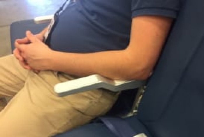 Новый дизайн сделает средние места в самолете более удобными Новый дизайн сделает средние места в самолете более удобными