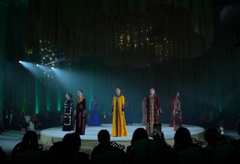 Ashgabat Fashion Show: туркменские дизайнеры объединили традиции и современную моду