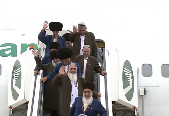 Туркменские паломники вернулись из хаджа