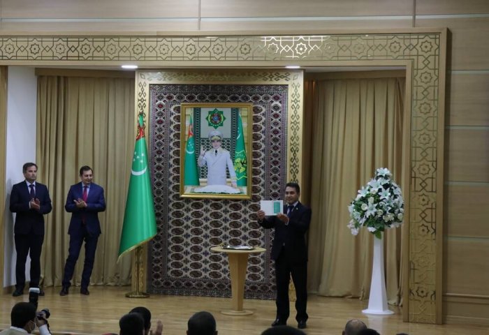 Stateless Persons Receive Turkmen Passports in Ashgabat