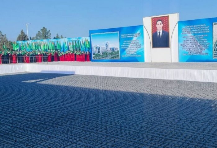Президент Туркменистана принял участие в церемонии закладки фундамента балканской электростанции