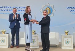 Gurbanguly Berdimuhamedov Receives Award for Contribution to Akhal-Teke Horse Breeding