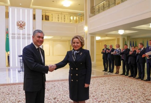 Гурбангулы Бердымухамедов поздравил Валентину Матвиенко с днём рождения