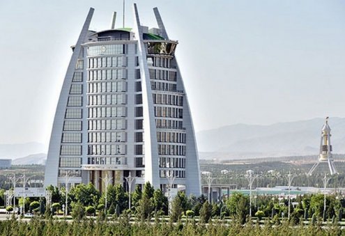 “Baş bina” Türkmenbaşy şäherindäki Aragatnaşyk merkeziniň edara binasyny gurar