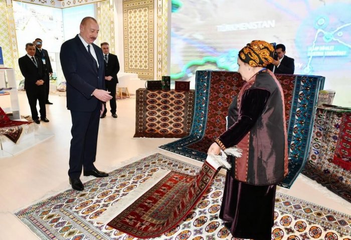 Ilham Aliyev Explores Turkmen Products at SPECA Exhibition