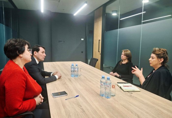 Türkmenistanyň ilçisi we Gruziýanyň teleýaýlymynyň ýolbaşçysy media hyzmatdaşlygynyň geljegini maslahatlaşdylar Türkmenistanyň ilçisi we Gruziýanyň teleýaýlymynyň ýolbaşçysy media hyzmatdaşlygynyň geljegini maslahatlaşdylar