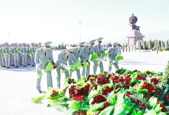 Туркменистан отметил 80-летие Победы Туркменистан отметил 80-летие Победы