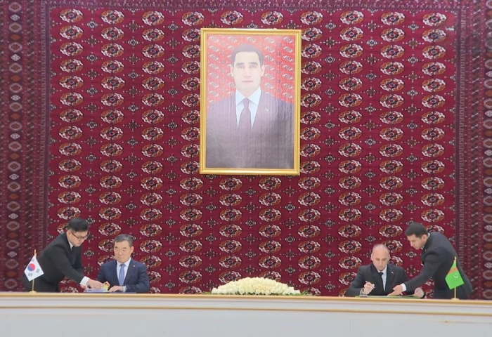 “Türkmenhimiýa” we “Daewoo” Türkmenabadyň dökün zawodyny gurmak hakynda şertnama baglaşdylar “Türkmenhimiýa” we “Daewoo” Türkmenabadyň dökün zawodyny gurmak hakynda şertnama baglaşdylar