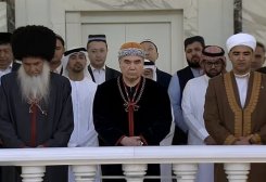 Gurbanguly Berdimuhamedov Pays Tribute to First President on Eid al-Adha