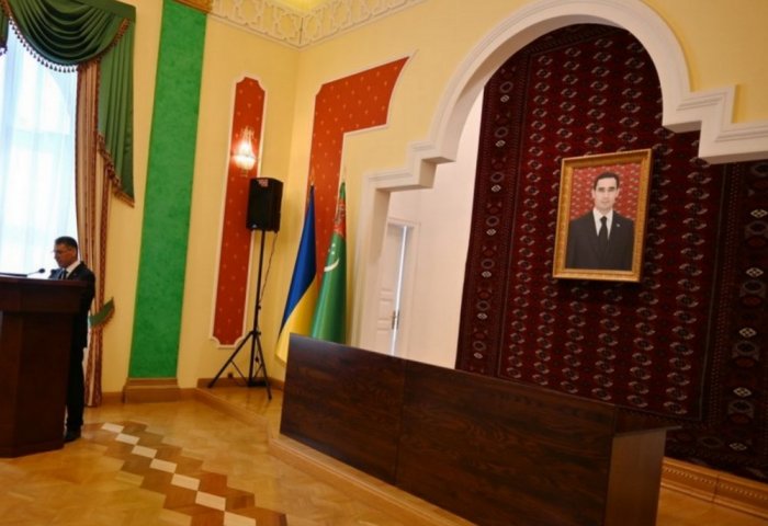 Magtymguly Pyragynyň 300 ýyllygy Ukrainanyň diplomatik žurnalynda çap edildi Magtymguly Pyragynyň 300 ýyllygy Ukrainanyň diplomatik žurnalynda çap edildi