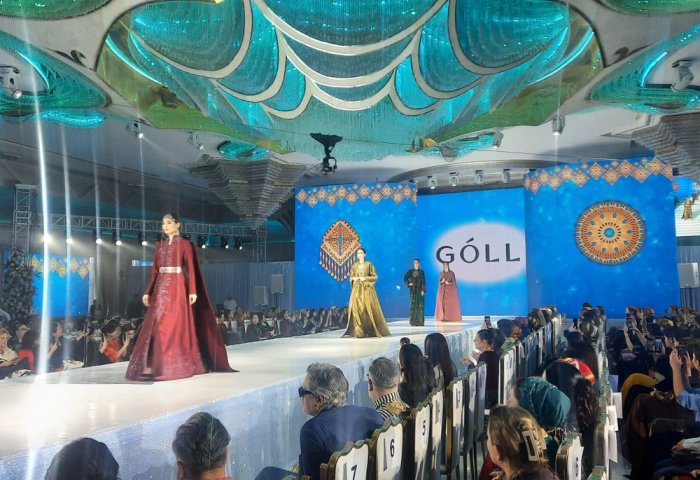 “Vogue Italia” we “Wondernet” türkmen modasy we däpleri bilen tanyşdyrdy “Vogue Italia” we “Wondernet” türkmen modasy we däpleri bilen tanyşdyrdy