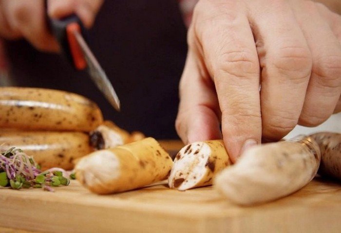 “Maksada okgunly” şokoladly büzmeçeleri öndürmegiň üstünde işleýär “Maksada okgunly” şokoladly büzmeçeleri öndürmegiň üstünde işleýär
