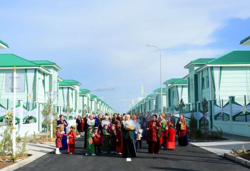 Türkmenistanda “Kottej görnüşli ýaşaýyş jaýlar” üçin gurluşyk kadalary tassyklanyldy