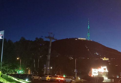 Тбилисская телевизионная башня осветилась в цвета государственного флага Туркменистана