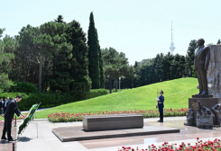 Turkmen President Honors National Heroes of Azerbaijan
