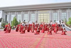 15 Carpet Weavers Awarded Turkmenistan’s Honored Carpet Weaver Title
