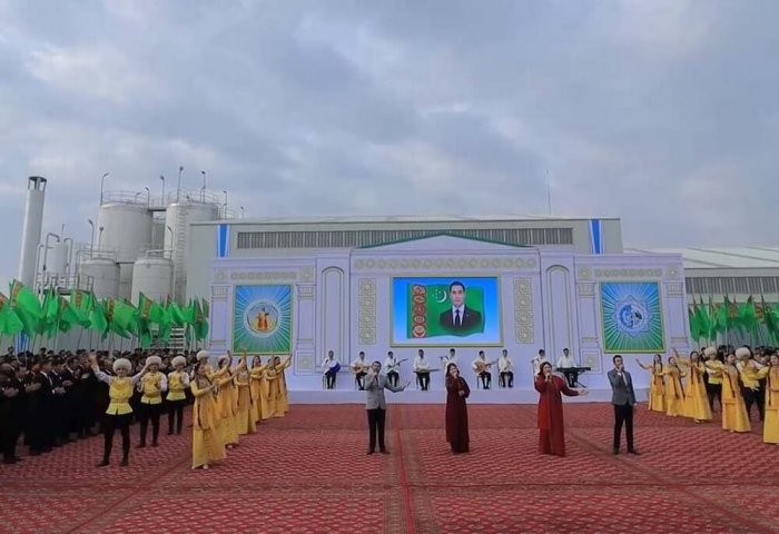 “Asuda akym” Lebapda mineral, sintetiki ýaglaryny öndürýän kärhanany işe girizdi “Asuda akym” Lebapda mineral, sintetiki ýaglaryny öndürýän kärhanany işe girizdi