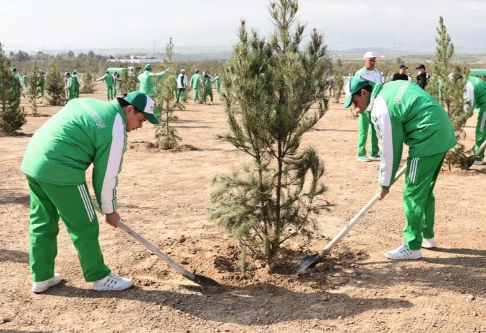 Президент Туркменистана возглавил всенародную озеленительную акцию Президент Туркменистана возглавил всенародную озеленительную акцию