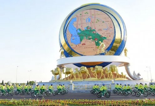 Türkmenistanda köpçülikleýin welosipedli ýöriş guralar