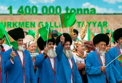 Turkmen President Congratulates Farmers on 1.4M Tonne Harvest