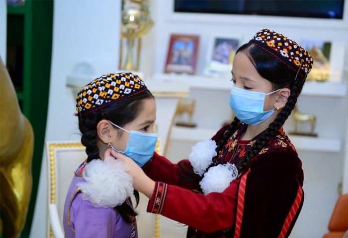 Türkmenistan'da kapalı alanlar ve taşıtlar hariç maske takma zorunluluğu kalkacak Türkmenistan'da kapalı alanlar ve taşıtlar hariç maske takma zorunluluğu kalkacak