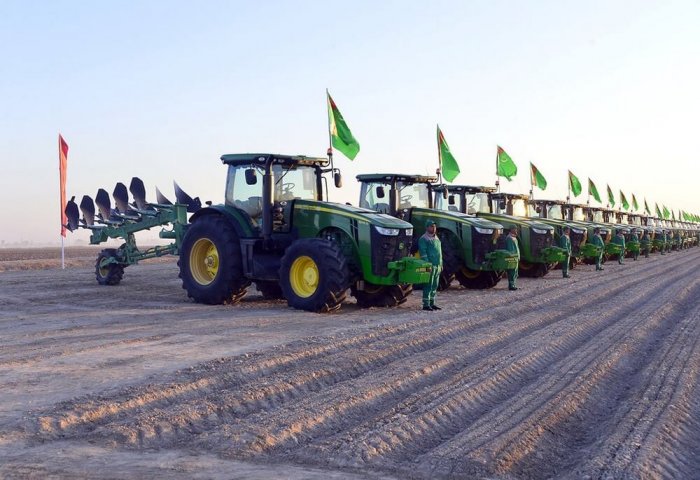 Turkmenistan’s Lebap Province Receives 62 New John Deere Ploughing Tractors Turkmenistan’s Lebap Province Receives 62 New John Deere Ploughing Tractors