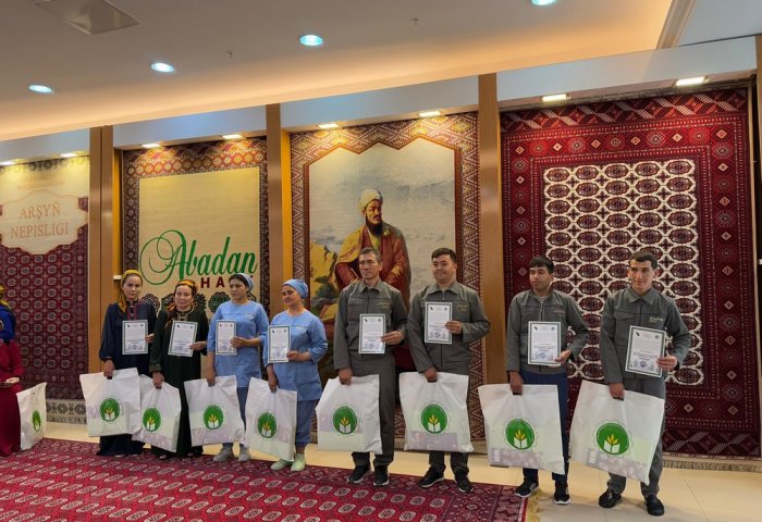 Abadan Haly Carpet Factory Celebrates Carpet Day by Honoring Employees Abadan Haly Carpet Factory Celebrates Carpet Day by Honoring Employees