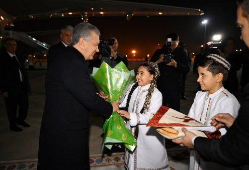 President Mirziyoyev Arrives in Ashgabat for High-Level Events