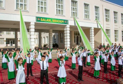 Turkmen President Congratulates People on Knowledge and Student Youth Day