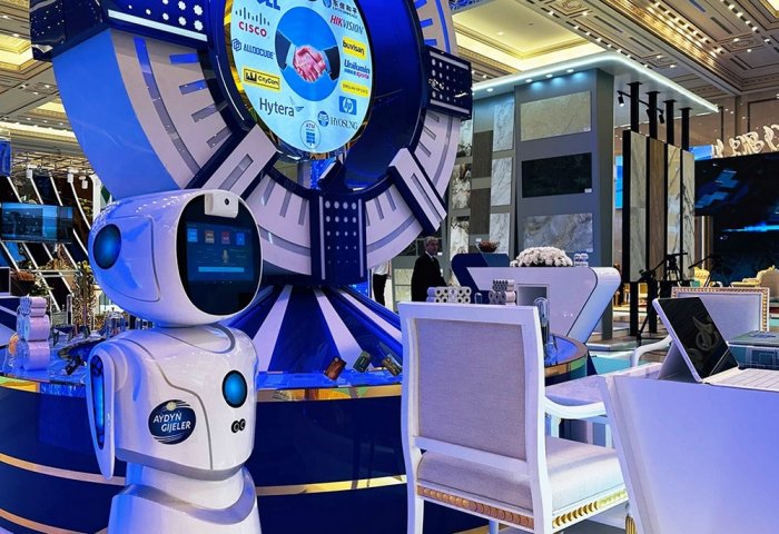 Aýdyň Gijeler Debuts Android Tablets and AI Robot in Ashgabat Aýdyň Gijeler Debuts Android Tablets and AI Robot in Ashgabat