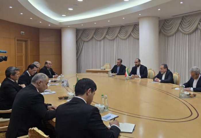 Eýranyň daşary işler ministri Arakçi sapar bilen Türkmenistana geldi Eýranyň daşary işler ministri Arakçi sapar bilen Türkmenistana geldi