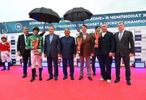 Гурбангулы Бердымухамедов и Рустам Минниханов посетили конноспортивный комплекс «Казань»