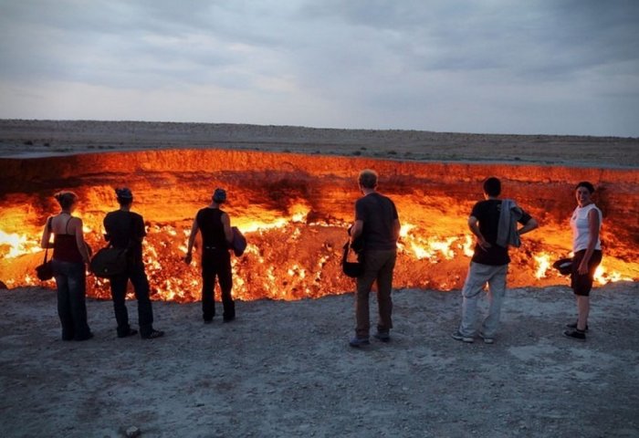 Türkmenistan Uses Specially Developed Method to Extinguish Darvaza Gas Crater Türkmenistan Uses Specially Developed Method to Extinguish Darvaza Gas Crater