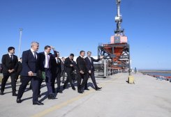 Turkmenistan, Azerbaijan Discuss Dredging at Turkmenbashi Port