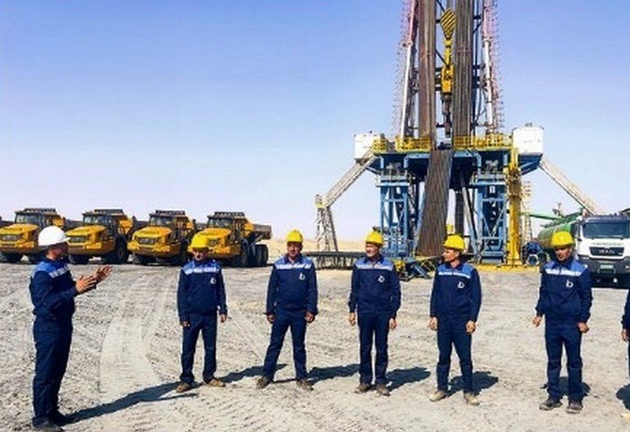 Uzynada käniniň guýularyndan gaz kondensatynyň täze akymy alyndy Uzynada käniniň guýularyndan gaz kondensatynyň täze akymy alyndy