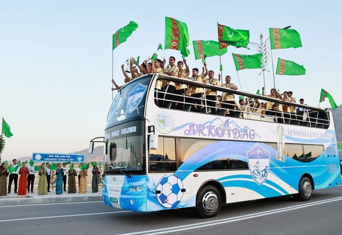 ФК Arkadag получил денежные премии от имени Президента Туркменистана ФК Arkadag получил денежные премии от имени Президента Туркменистана