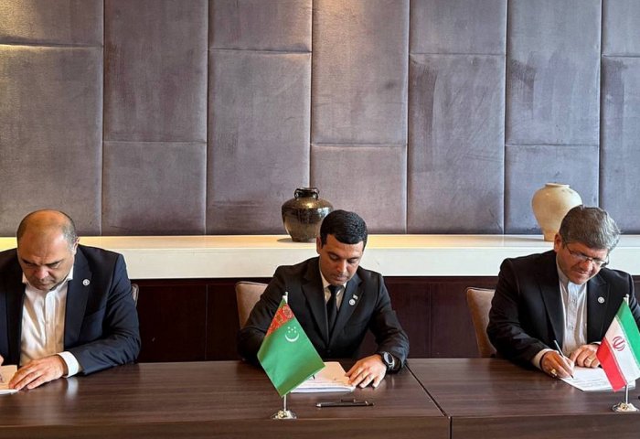 Türkmenistan-Özbegistan-Eýran: Ýewropa demir ýol ugruny ösdürmek boýunça Teswirnama gol çekildi Türkmenistan-Özbegistan-Eýran: Ýewropa demir ýol ugruny ösdürmek boýunça Teswirnama gol çekildi
