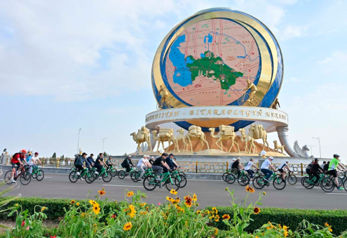 President Berdimuhamedov Participates in World Bicycle Day Cycling Ride