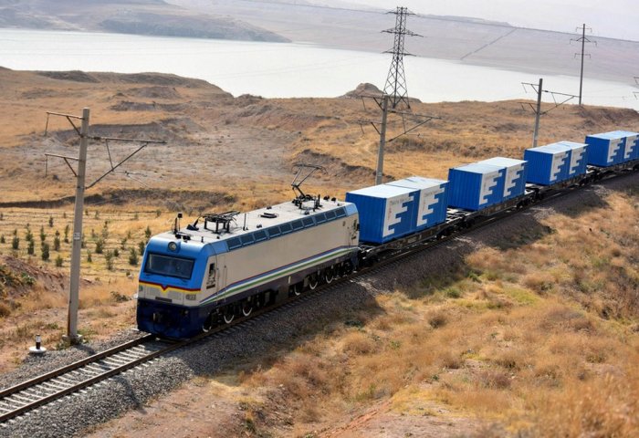 Türkmenistan Özbegistanyň Ýewropa uzaýan ýollary üçin üstaşyr geçelgä öwrüler Türkmenistan Özbegistanyň Ýewropa uzaýan ýollary üçin üstaşyr geçelgä öwrüler