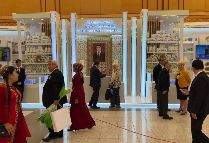 Türkmenistan’da sağlık, eğitim ve spor alanlarına adanmış sergi faaliyetlerine başladı