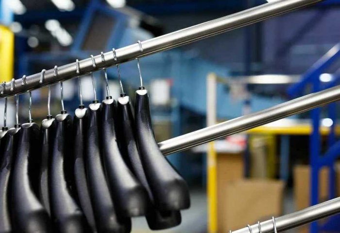 Entrepreneur in Lebap Exports Over 26 Thousand Hangers to Uzbekistan