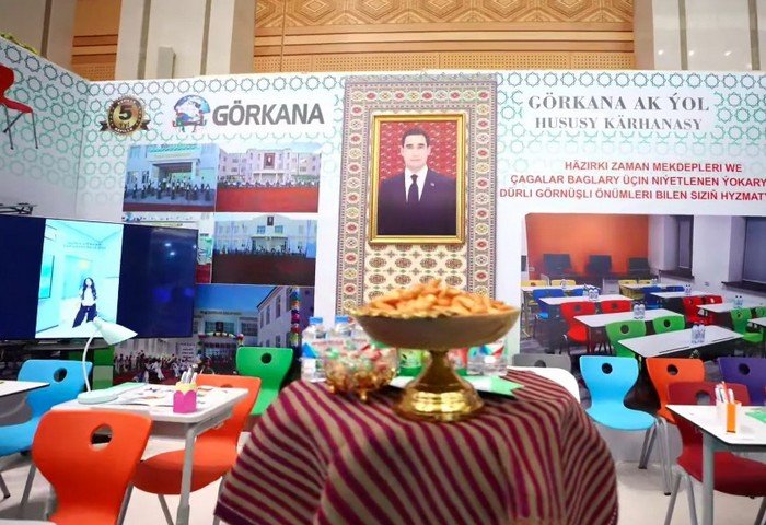 Türkmenistanda “Görkana” haryt nyşanly partalar, oturgyçlar, stollar öndürilip başlandy Türkmenistanda “Görkana” haryt nyşanly partalar, oturgyçlar, stollar öndürilip başlandy