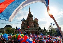 Turkmen President Congratulates Russian Leadership on Russia Day