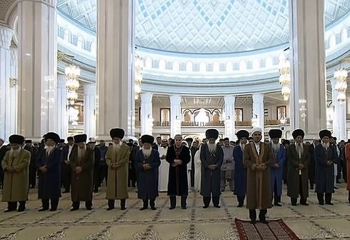 Gurbanguly Berdimuhamedov Performs Eid al-Adha Prayer