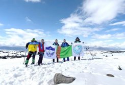 Turkmen Expedition Unfurls National Flag on Mount Ararat in Türkiye
